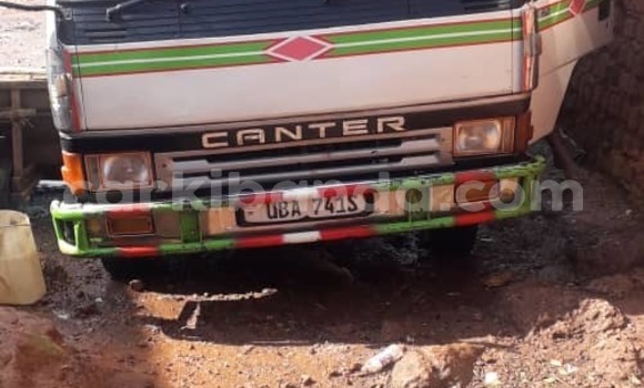 Buy Used Mitsubishi L400 White Truck in Kampala in Uganda