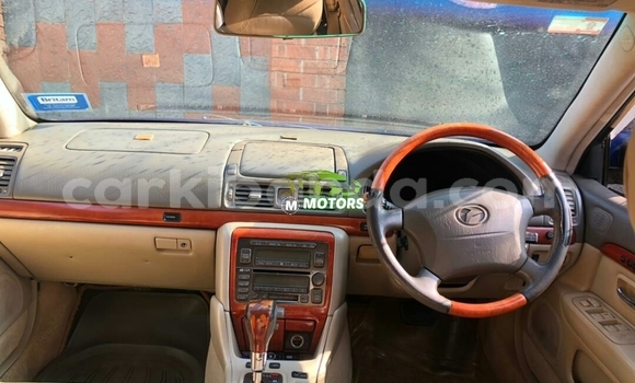 Acheter Occasion Voiture Toyota Progress Bleu à Kampala, Ouganda Acheter Occasion Voiture Toyota Progress Bleu à Kampala, Ouganda