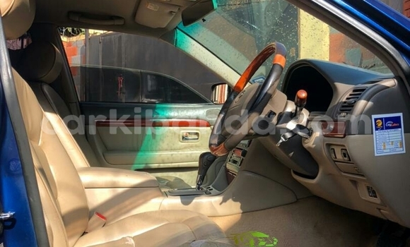 Acheter Occasion Voiture Toyota Progress Bleu à Kampala, Ouganda Acheter Occasion Voiture Toyota Progress Bleu à Kampala, Ouganda