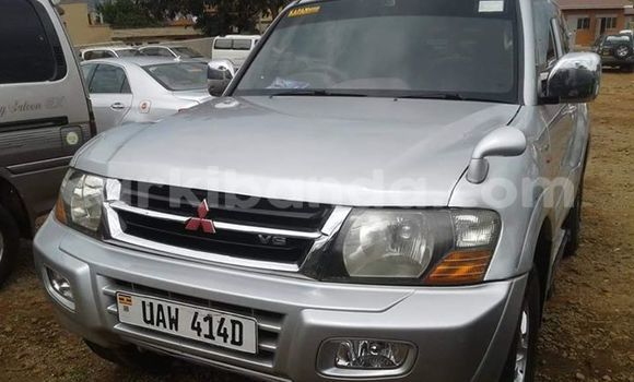 Acheter Occasion Voiture Mitsubishi Pajero Gris à Kampala, Ouganda Acheter Occasion Voiture Mitsubishi Pajero Gris à Kampala, Ouganda