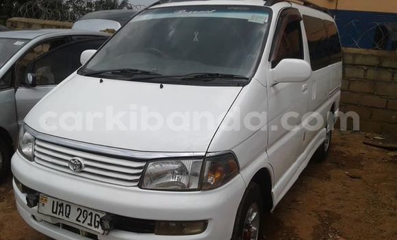 Acheter Occasion Voiture Toyota Regius Blanc à Kampala, Ouganda Acheter Occasion Voiture Toyota Regius Blanc à Kampala, Ouganda
