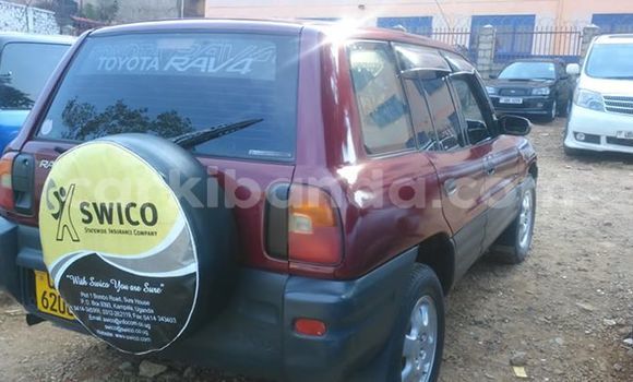 Acheter Occasion Voiture Toyota RAV4 Rouge à Kampala, Ouganda Acheter Occasion Voiture Toyota RAV4 Rouge à Kampala, Ouganda