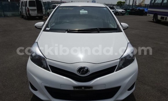 Nunua Ilio tumika Toyota Vitz Nyeupe Gari ndani ya Kampala nchini Uganda Nunua Ilio tumika Toyota Vitz Nyeupe Gari ndani ya Kampala nchini Uganda