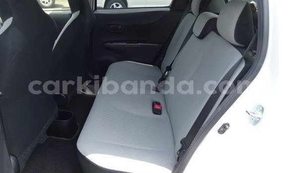 Nunua Ilio tumika Toyota Vitz Nyeupe Gari ndani ya Kampala nchini Uganda Nunua Ilio tumika Toyota Vitz Nyeupe Gari ndani ya Kampala nchini Uganda