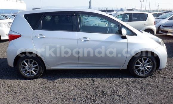 Acheter Import Voiture Toyota Ractis Gris à Kampala, Ouganda