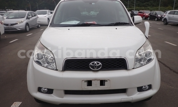 Gura Imported Toyota Rush White Imodoka i Kampala mu Uganda Gura Imported Toyota Rush White Imodoka i Kampala mu Uganda