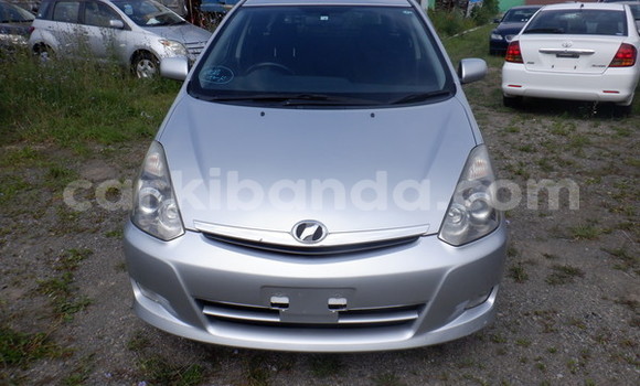 Nunua Imported Toyota Wish Fedha Gari ndani ya Kampala nchini Uganda