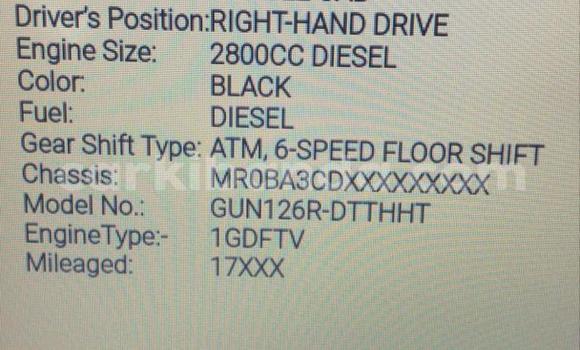 Nunua Mpya Toyota Hiluxe VIGO Nyeusi Gari ndani ya Kampala nchini Uganda