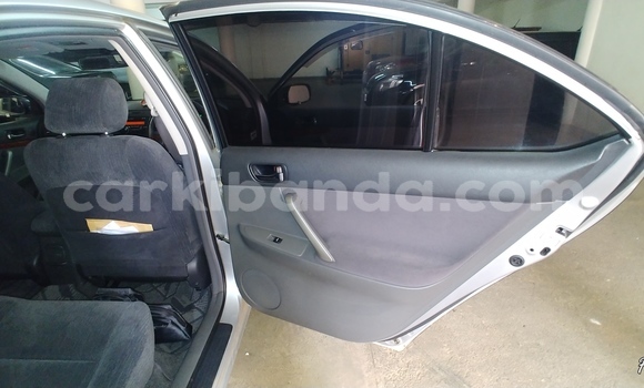 Acheter Occasion Voiture Toyota Premio Gris à Kampala, Ouganda Acheter Occasion Voiture Toyota Premio Gris à Kampala, Ouganda
