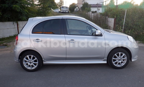 Nunua Imported Nissan Micra Fedha Gari ndani ya Kampala nchini Uganda