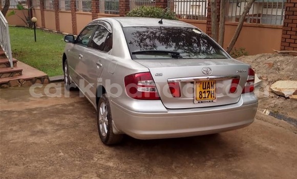 Nunua Ilio tumika Toyota Premio Fedha Gari ndani ya Kampala nchini Uganda