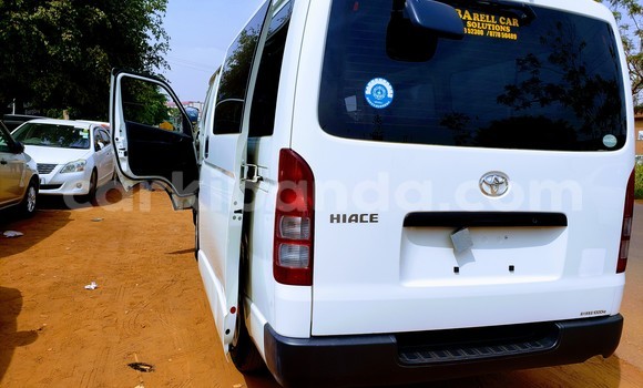 Acheter Import Voiture Toyota Hiace Blanc à Kampala, Ouganda