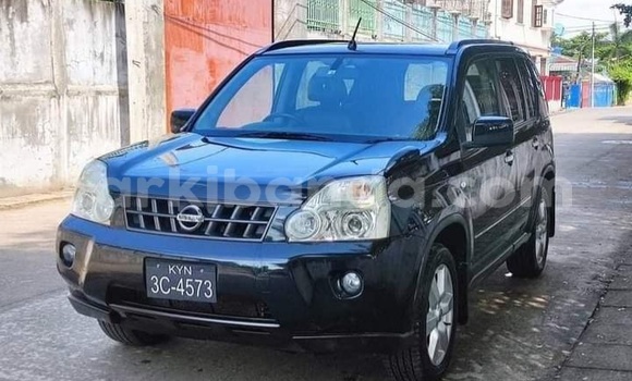 Gura Yakoze Nissan X–Trail Black Imodoka i Kampala mu Uganda