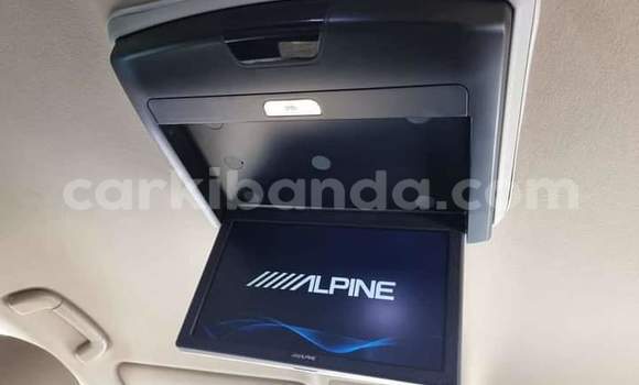 Acheter Occasion Voiture Toyota Land Cruiser Blanc à Kampala, Ouganda Acheter Occasion Voiture Toyota Land Cruiser Blanc à Kampala, Ouganda