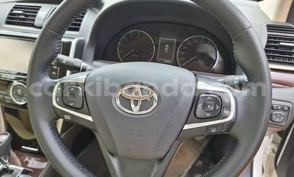 Nunua Ilio tumika Toyota Premio Nyeupe Gari ndani ya Kampala nchini Uganda Nunua Ilio tumika Toyota Premio Nyeupe Gari ndani ya Kampala nchini Uganda