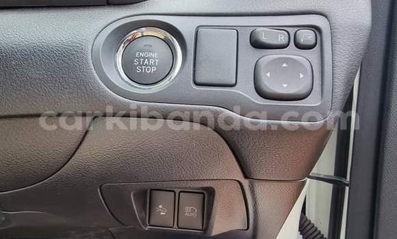 Nunua Ilio tumika Toyota Premio Nyeupe Gari ndani ya Kampala nchini Uganda Nunua Ilio tumika Toyota Premio Nyeupe Gari ndani ya Kampala nchini Uganda