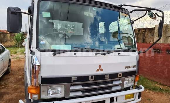 Gura Yakoze Mitsubishi L400 White Ikamyo i Kampala mu Uganda Gura Yakoze Mitsubishi L400 White Ikamyo i Kampala mu Uganda