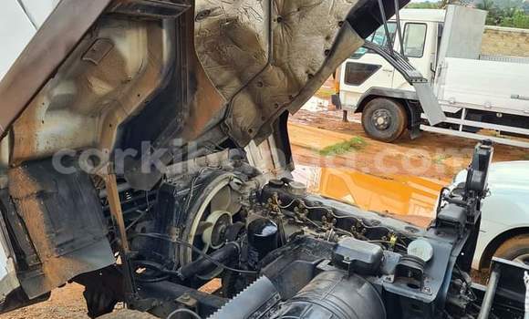 Gura Yakoze Mitsubishi L400 White Ikamyo i Kampala mu Uganda Gura Yakoze Mitsubishi L400 White Ikamyo i Kampala mu Uganda