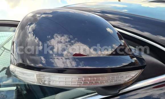 Gura Yakoze Volkswagen Touareg Black Imodoka i Kampala mu Uganda Gura Yakoze Volkswagen Touareg Black Imodoka i Kampala mu Uganda