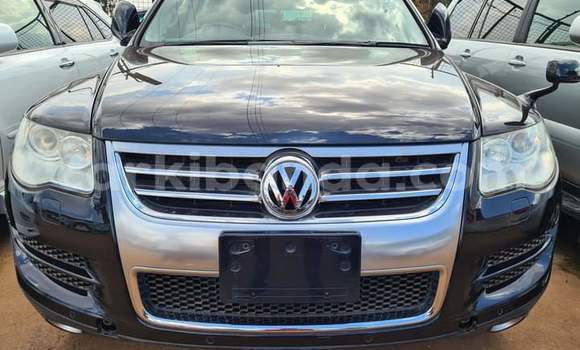 Gura Yakoze Volkswagen Touareg Black Imodoka i Kampala mu Uganda Gura Yakoze Volkswagen Touareg Black Imodoka i Kampala mu Uganda