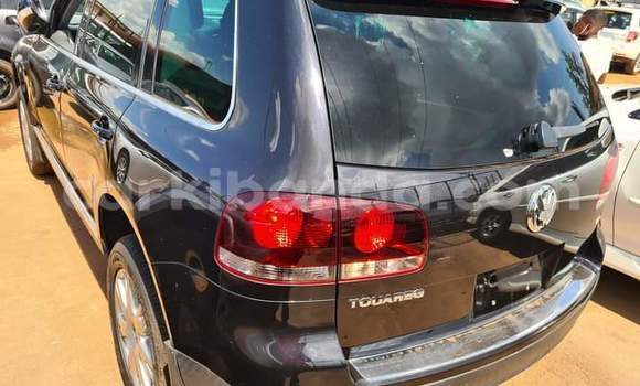 Gura Yakoze Volkswagen Touareg Black Imodoka i Kampala mu Uganda Gura Yakoze Volkswagen Touareg Black Imodoka i Kampala mu Uganda