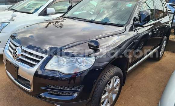 Gura Yakoze Volkswagen Touareg Black Imodoka i Kampala mu Uganda Gura Yakoze Volkswagen Touareg Black Imodoka i Kampala mu Uganda