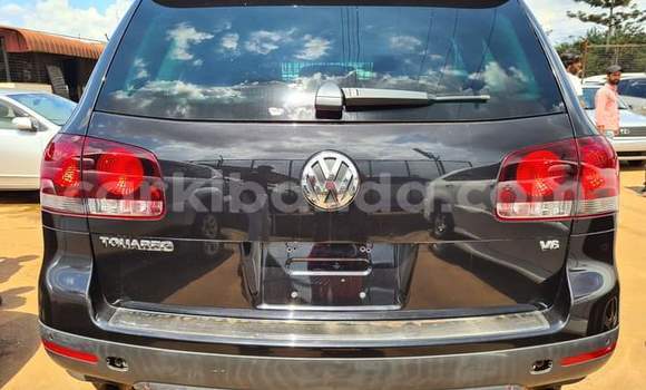 Gura Yakoze Volkswagen Touareg Black Imodoka i Kampala mu Uganda Gura Yakoze Volkswagen Touareg Black Imodoka i Kampala mu Uganda