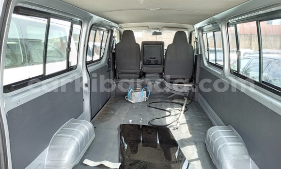 Acheter Import Voiture Toyota Hiace Gris à Kampala, Ouganda Acheter Import Voiture Toyota Hiace Gris à Kampala, Ouganda