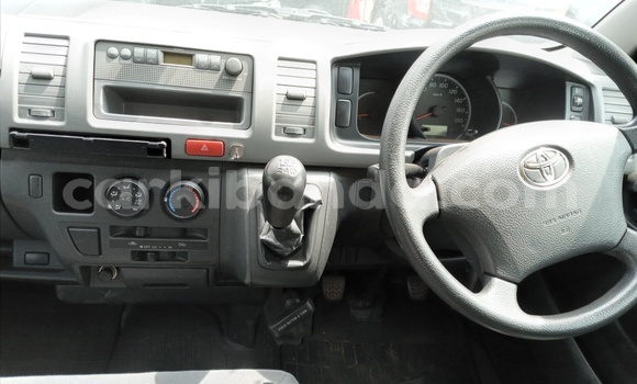 Acheter Import Voiture Toyota Hiace Gris à Kampala, Ouganda Acheter Import Voiture Toyota Hiace Gris à Kampala, Ouganda