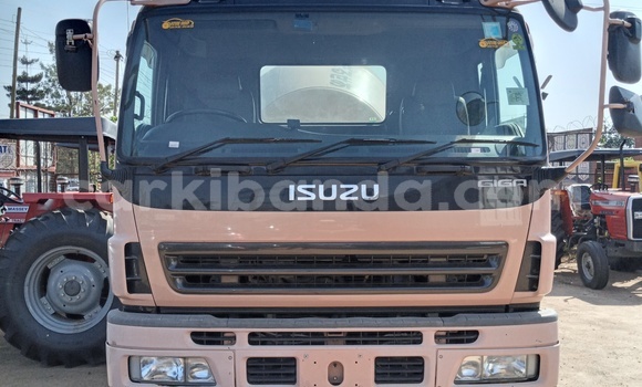 Acheter Occasion Utilitaire Isuzu FTR 850 Beige à Kampala, Ouganda Acheter Occasion Utilitaire Isuzu FTR 850 Beige à Kampala, Ouganda