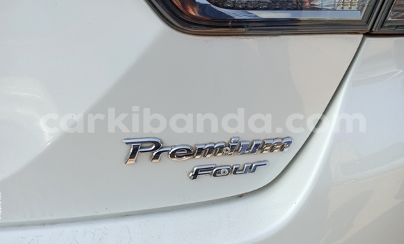 Nunua Mpya Toyota Mark X Nyeupe Gari ndani ya Kampala nchini Uganda