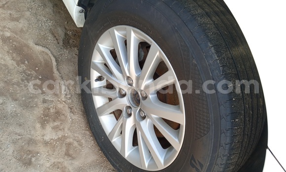 Acheter Neuf Voiture Toyota Mark X Blanc à Kampala, Ouganda Acheter Neuf Voiture Toyota Mark X Blanc à Kampala, Ouganda