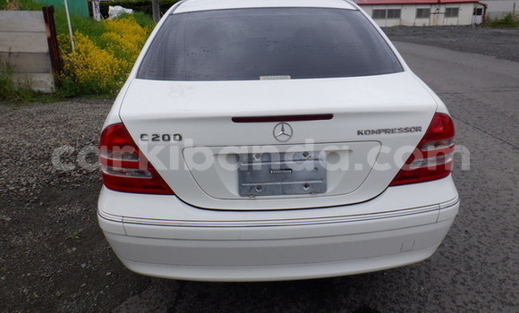 Gura Yakoze Mercedes‒Benz 270D White Imodoka i Kampala mu Uganda Gura Yakoze Mercedes‒Benz 270D White Imodoka i Kampala mu Uganda