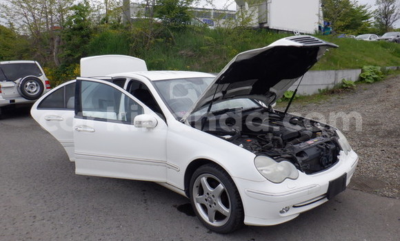 Gura Yakoze Mercedes‒Benz 270D White Imodoka i Kampala mu Uganda Gura Yakoze Mercedes‒Benz 270D White Imodoka i Kampala mu Uganda