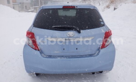 Gura Yakoze Toyota Vitz Blue Imodoka i Kampala mu Uganda Gura Yakoze Toyota Vitz Blue Imodoka i Kampala mu Uganda