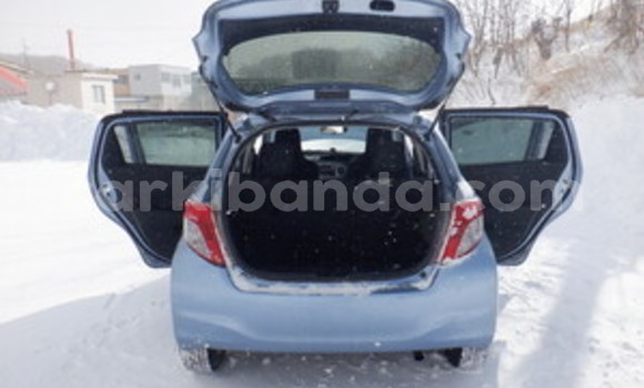 Gura Yakoze Toyota Vitz Blue Imodoka i Kampala mu Uganda Gura Yakoze Toyota Vitz Blue Imodoka i Kampala mu Uganda