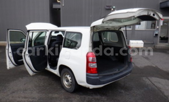 Gura Yakoze Toyota Succeed White Imodoka i Kampala mu Uganda Gura Yakoze Toyota Succeed White Imodoka i Kampala mu Uganda