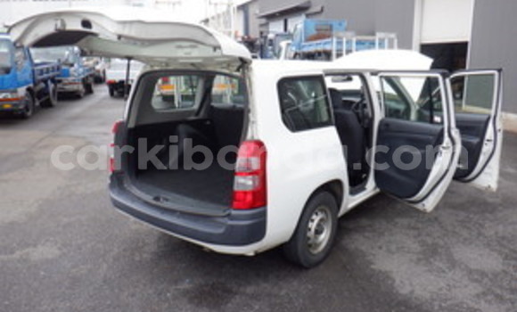 Gura Yakoze Toyota Succeed White Imodoka i Kampala mu Uganda Gura Yakoze Toyota Succeed White Imodoka i Kampala mu Uganda