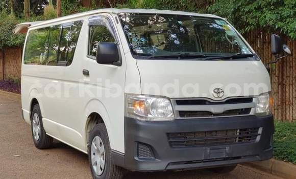 Gura Yakoze Toyota Hiace White Imodoka i Kampala mu Uganda Gura Yakoze Toyota Hiace White Imodoka i Kampala mu Uganda