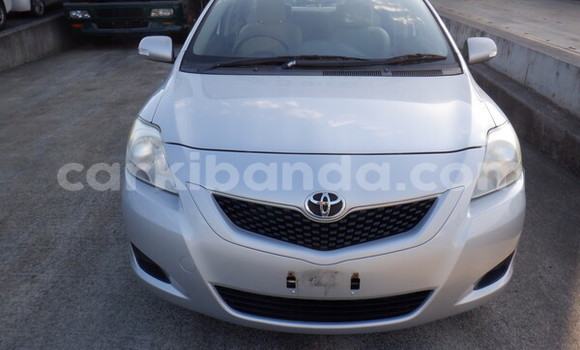 Gura Imported Toyota Belta Silver Imodoka i Kampala mu Uganda Gura Imported Toyota Belta Silver Imodoka i Kampala mu Uganda