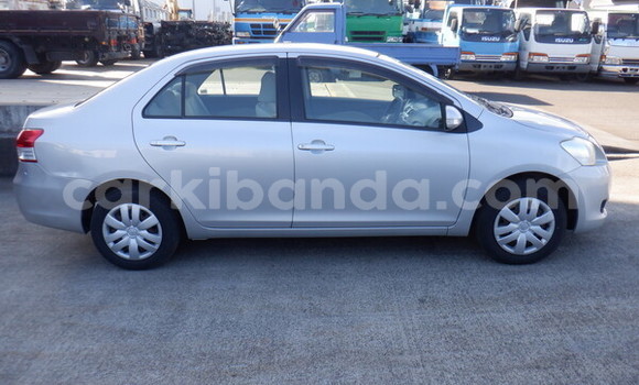 Gura Imported Toyota Belta Silver Imodoka i Kampala mu Uganda Gura Imported Toyota Belta Silver Imodoka i Kampala mu Uganda