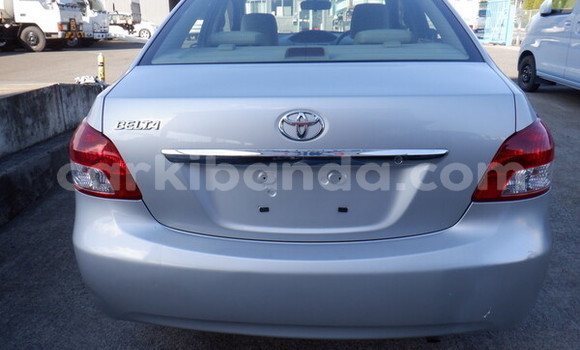 Gura Imported Toyota Belta Silver Imodoka i Kampala mu Uganda Gura Imported Toyota Belta Silver Imodoka i Kampala mu Uganda