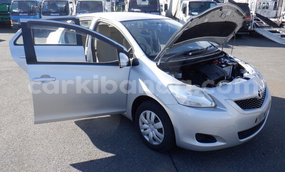 Gura Imported Toyota Belta Silver Imodoka i Kampala mu Uganda Gura Imported Toyota Belta Silver Imodoka i Kampala mu Uganda