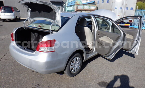 Gura Imported Toyota Belta Silver Imodoka i Kampala mu Uganda Gura Imported Toyota Belta Silver Imodoka i Kampala mu Uganda