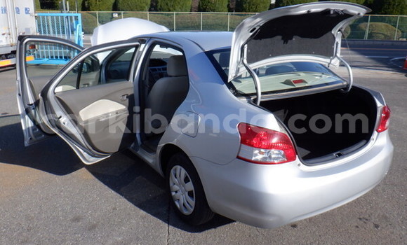 Gura Imported Toyota Belta Silver Imodoka i Kampala mu Uganda Gura Imported Toyota Belta Silver Imodoka i Kampala mu Uganda