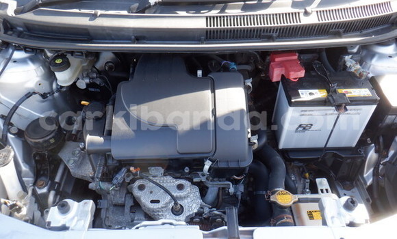 Gura Imported Toyota Belta Silver Imodoka i Kampala mu Uganda Gura Imported Toyota Belta Silver Imodoka i Kampala mu Uganda