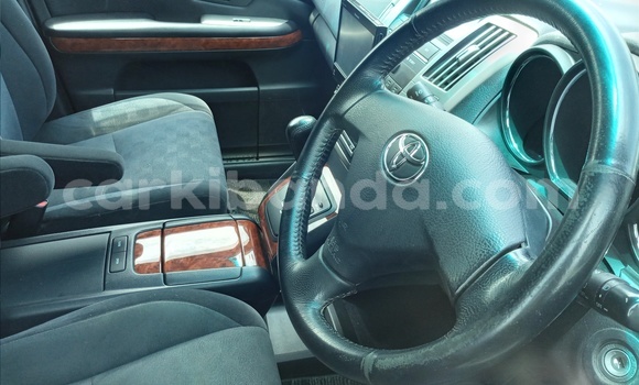 Acheter Import Voiture Toyota Harrier Blanc à Kampala, Ouganda Acheter Import Voiture Toyota Harrier Blanc à Kampala, Ouganda