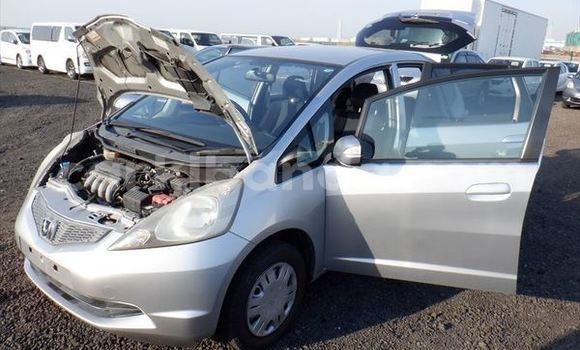 Gura Imported Honda FIT Silver Imodoka i Kampala mu Uganda Gura Imported Honda FIT Silver Imodoka i Kampala mu Uganda