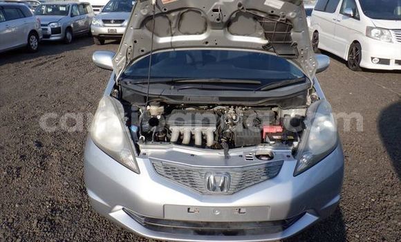 Gura Imported Honda FIT Silver Imodoka i Kampala mu Uganda Gura Imported Honda FIT Silver Imodoka i Kampala mu Uganda