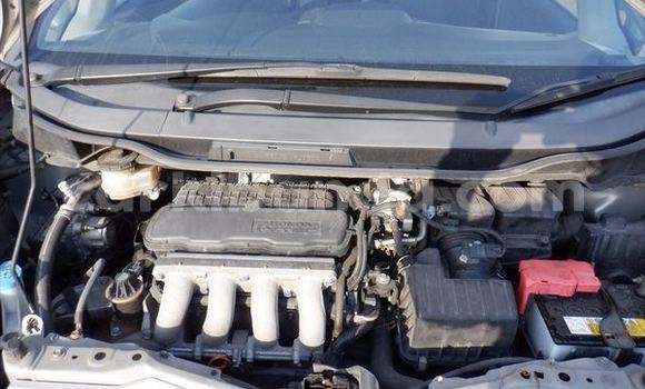 Gura Imported Honda FIT Silver Imodoka i Kampala mu Uganda Gura Imported Honda FIT Silver Imodoka i Kampala mu Uganda